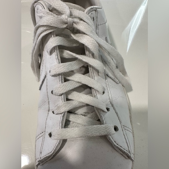 Men’s white converse sneakers. Size 10   Pre owned - Picture 9 of 12